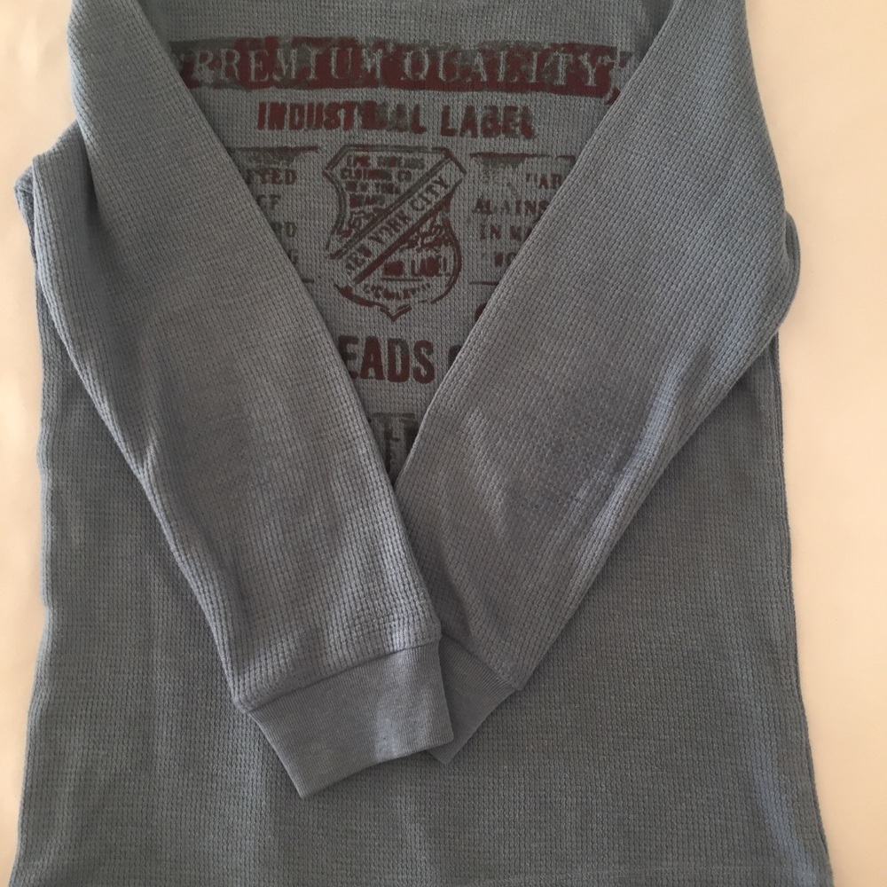 Levi’s Top - Picture 2 of 5
